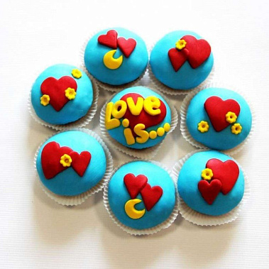 Капкейки "Love is..." купить - батайск.сладкоежкин.рф